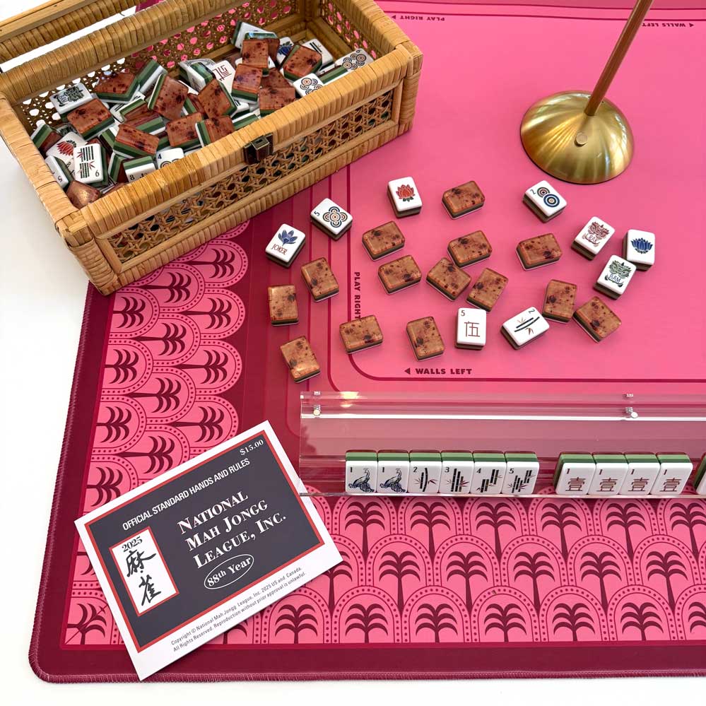 Scalloped Palms Premium Mahjong Mat